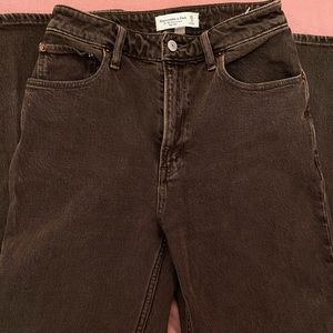 Abercrombie Curve Love High Rise 90’s relaxed Jean Dark Brown